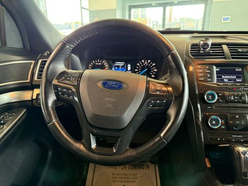 Used 2017 Ford Explorer XLT FWD image 16