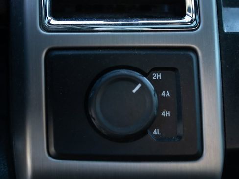 Used 2017 Ford F150 Platinum w/ Equipment Group 701A Luxury image 17