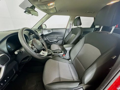 Used 2025 Kia Soul LX w/ LX Technology Package image 13