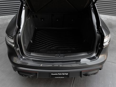 Certified 2026 Porsche Macan AWD/4WD image 27