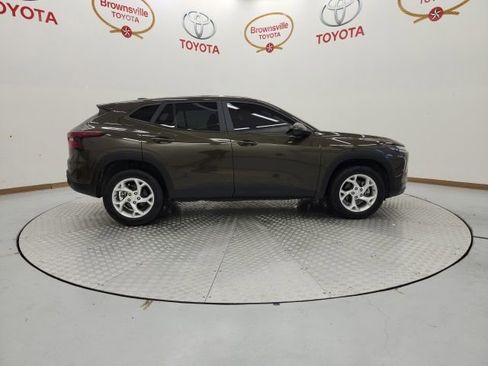 Used 2024 Chevrolet Trax LS w/ LS Convenience Package FWD image 3
