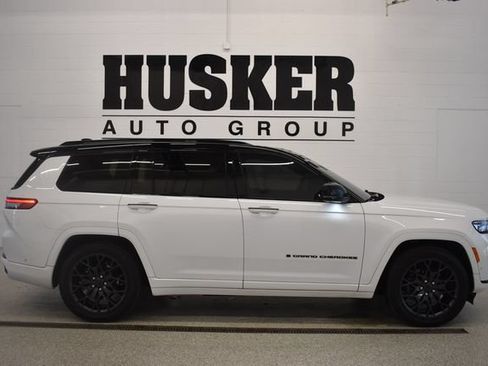 Used 2024 Jeep Grand Cherokee L Summit AWD/4WD image 2