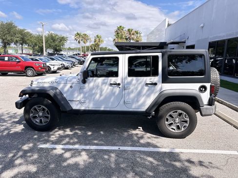 Used 2017 Jeep Wrangler Unlimited Rubicon w/ Connectivity Group AWD/4WD image 5