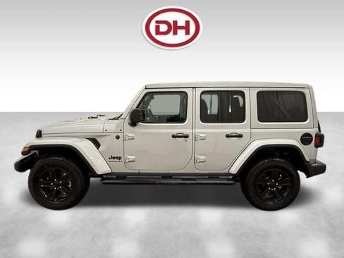 Used 2023 Jeep Wrangler Unlimited Sahara AWD/4WD image 10
