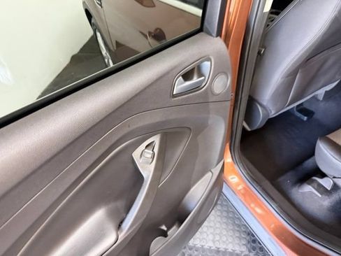 Used 2017 Ford Escape SE w/ Equipment Group 201A AWD/4WD image 29