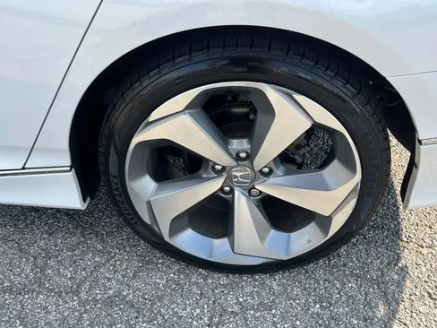 Used 2020 Honda Accord Touring image 39