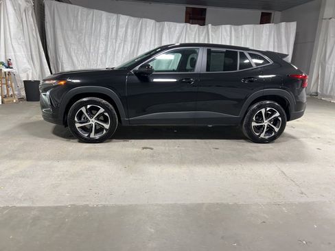 Used 2025 Chevrolet Trax RS image 4