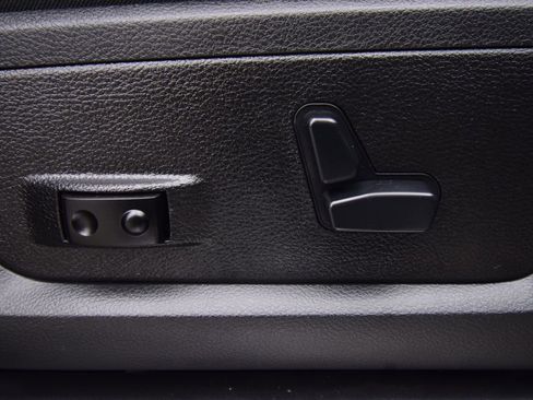 Used 2020 RAM 2500 Laramie w/ Night Edition image 32