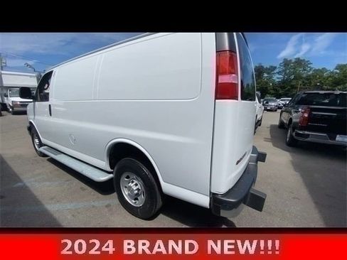 Used 2024 Chevrolet Express 2500 w/ Driver Convenience Package image 7