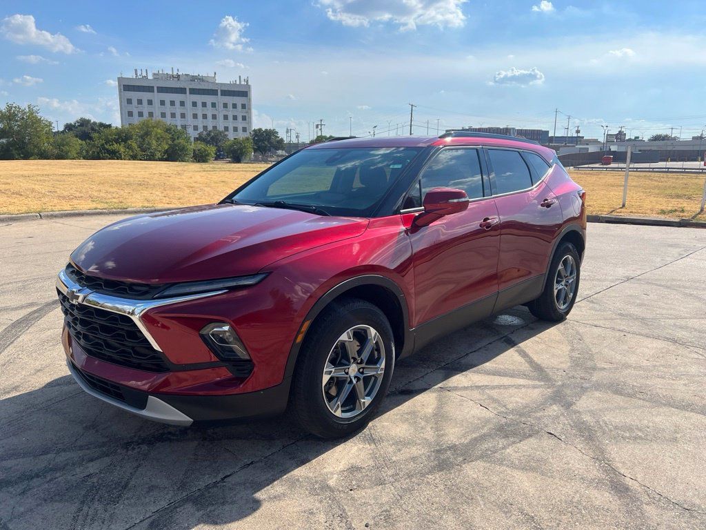 Used 2023 Chevrolet Blazer LT w/ Sound & Technology Package FWD image 1
