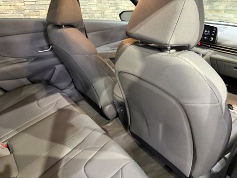 Used 2024 Hyundai Elantra SE image 4
