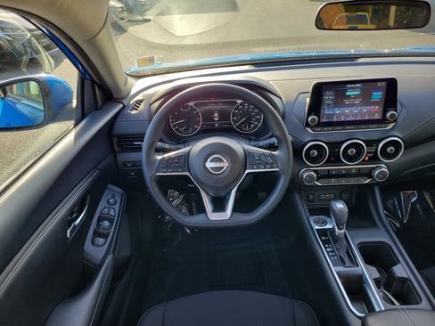 Used 2025 Nissan Sentra SV FWD image 9