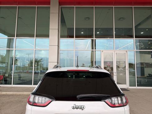 Used 2019 Jeep Cherokee Limited w/ Luxury Group FWD image 13