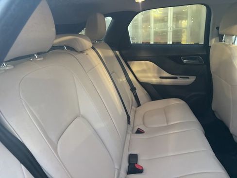 Used 2018 Jaguar F-PACE Premium image 29