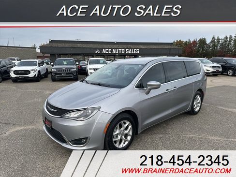 Used 2018 Chrysler Pacifica Touring Plus w/ Tire & Wheel Group image 1