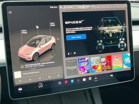 Used 2025 Tesla Model Y Long Range RWD image 33