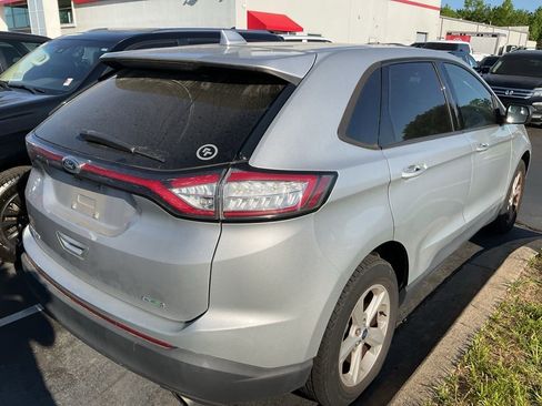 Used 2017 Ford Edge SE image 5