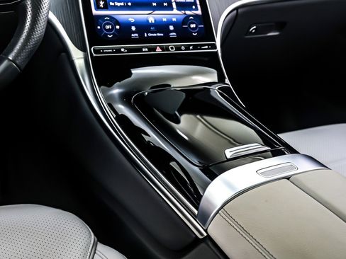 Certified 2024 Mercedes-Benz GLC 300 4MATIC image 8