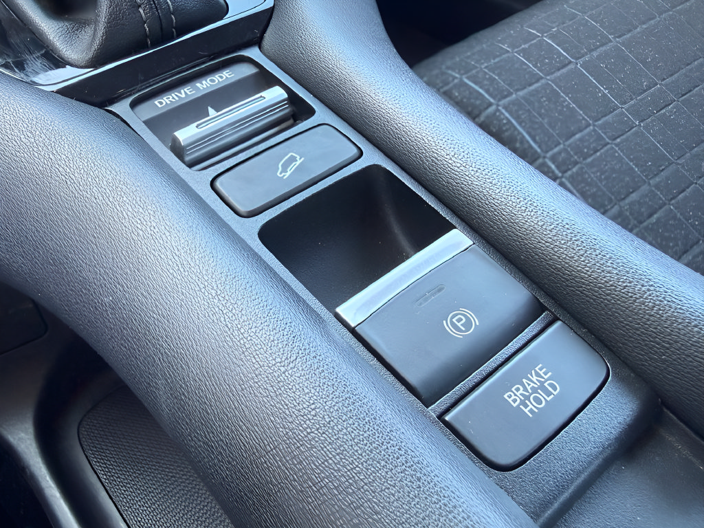 Used 2024 Honda HR-V LX image 29
