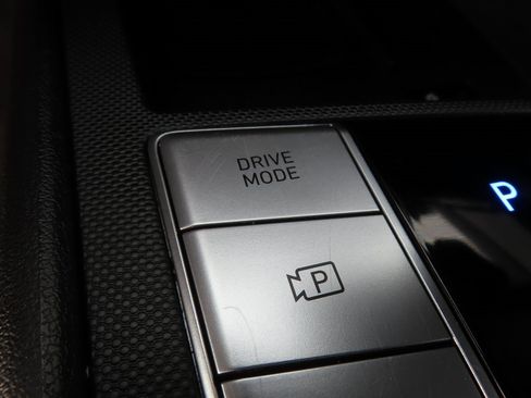 Used 2025 Hyundai Elantra SEL image 11