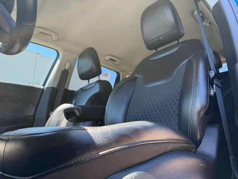 Used 2018 Jeep Compass Latitude w/ Popular Equipment Group AWD/4WD image 11