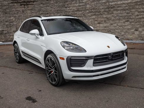Used 2024 Porsche Macan image 1