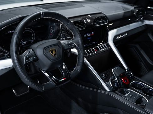 Used 2022 Lamborghini Urus AWD/4WD image 51