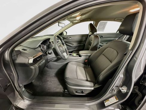 Used 2024 Nissan Altima 2.5 SV FWD image 13