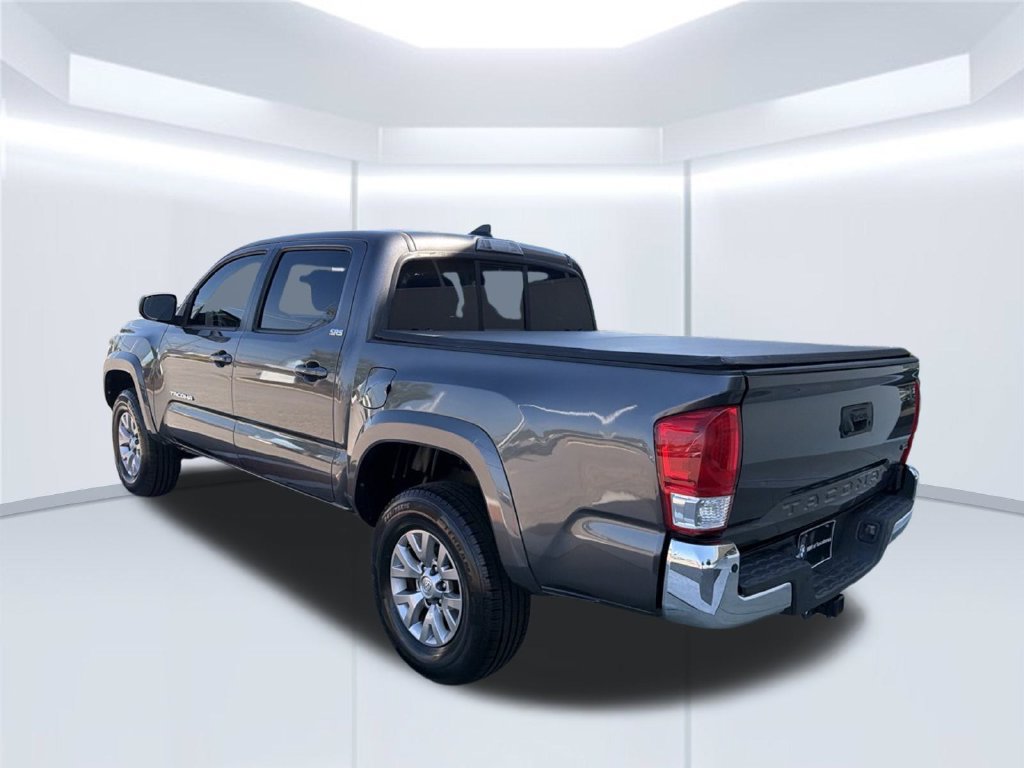 Used 2017 Toyota Tacoma SR5 w/ Tow Package RWD image 5