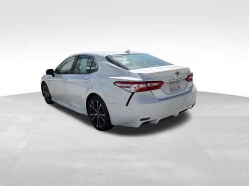 Used 2020 Toyota Camry SE w/ Carpet Mat Package image 6
