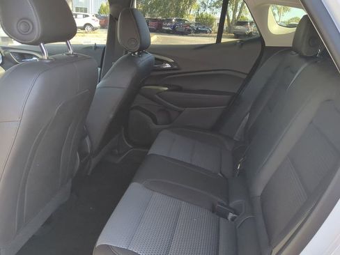 Used 2025 Chevrolet Trax LT w/ LT Convenience Package image 15