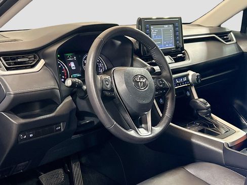 Used 2021 Toyota RAV4 XLE Premium FWD image 7