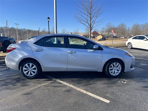 Used 2018 Toyota Corolla LE w/ Carpet Mat Package (TMS) image 11