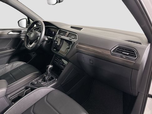 Certified 2023 Volkswagen Tiguan SEL R-Line image 30