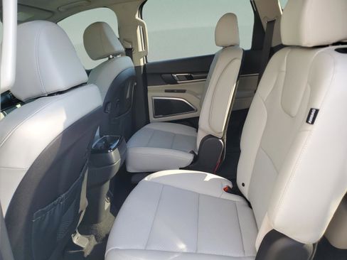 New 2025 Kia Telluride S image 6