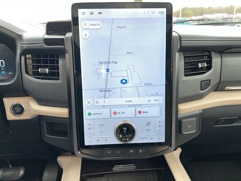 Used 2023 Ford Expedition Platinum image 5