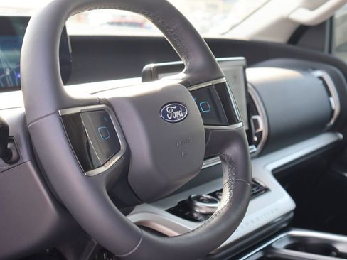 Certified 2025 Ford Expedition Active AWD/4WD image 26