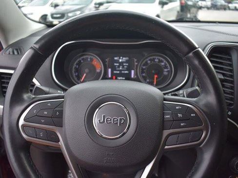 Used 2019 Jeep Cherokee Latitude Plus AWD/4WD image 35