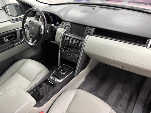 Used 2016 Land Rover Discovery Sport SE image 25