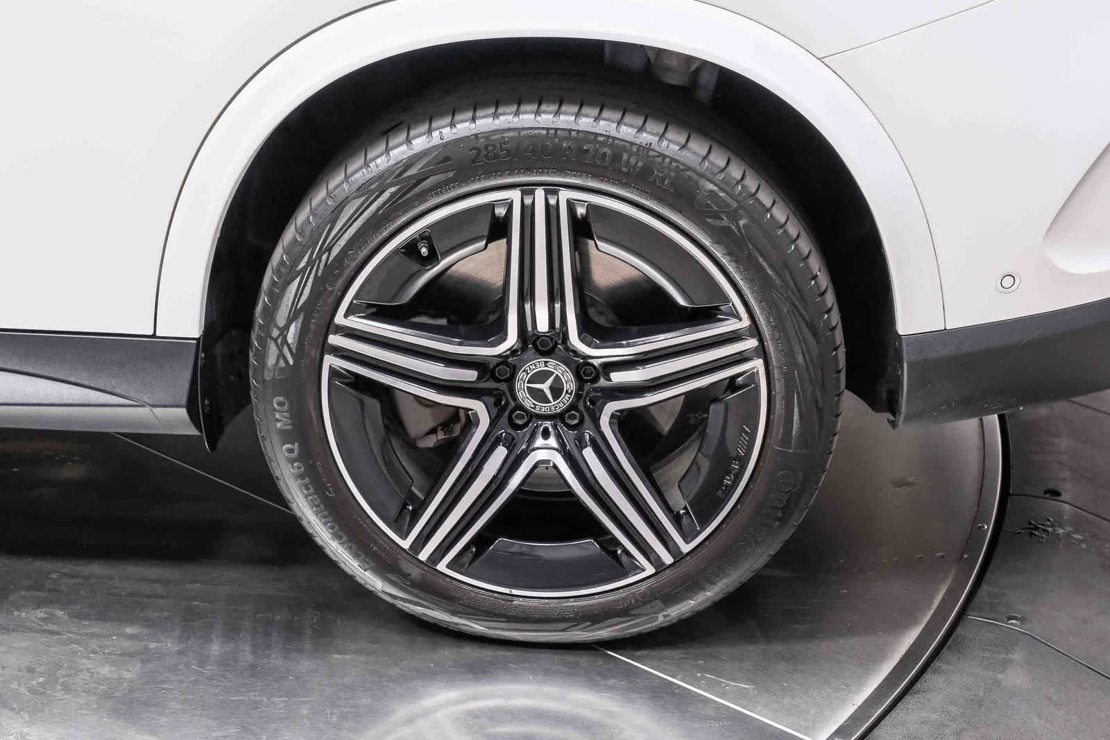 Used 2025 Mercedes-Benz GLC 350e 4MATIC image 9