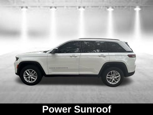 Used 2024 Jeep Grand Cherokee Laredo X RWD image 4
