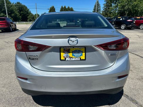 Used 2018 MAZDA MAZDA3 Touring FWD image 3