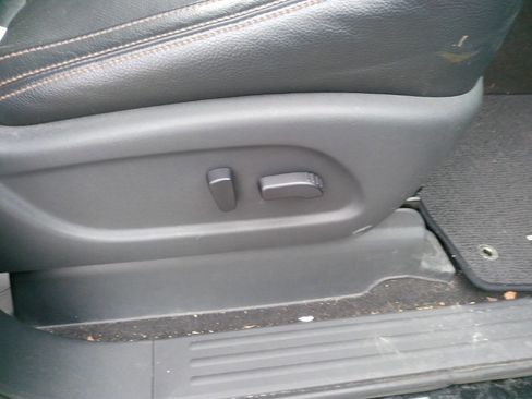 Used 2018 Nissan Titan SL w/ Midnight Edition image 28