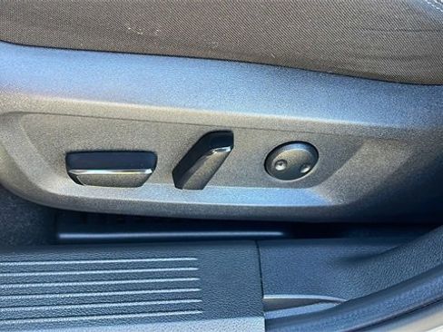 Used 2023 Nissan Rogue SV image 28