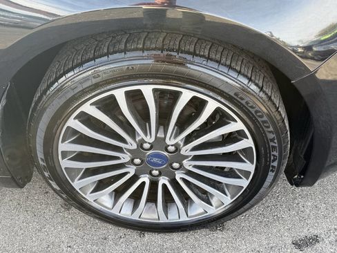 Used 2017 Ford Fusion SE w/ Fusion SE Technology Package image 25