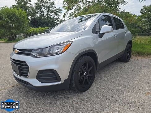 Used 2020 Chevrolet Trax LS w/ Tint and Cruise Package FWD image 1