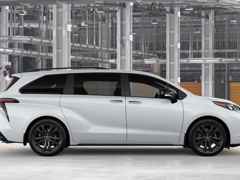 New 2026 Toyota Sienna XSE FWD image 14