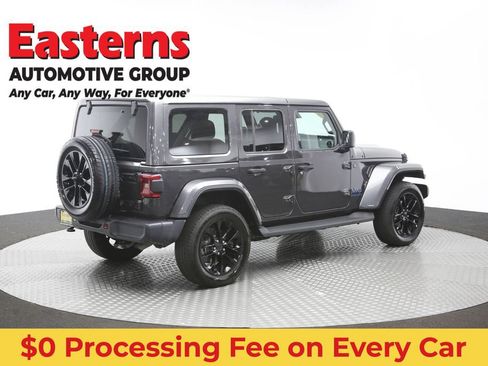 Used 2025 Jeep Wrangler Unlimited Sahara AWD/4WD image 37