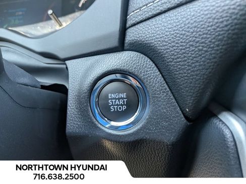 Used 2025 Toyota RAV4 XLE AWD/4WD image 18