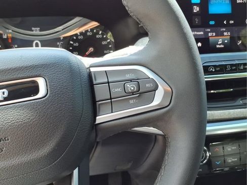 Used 2023 Jeep Compass Latitude AWD/4WD image 19